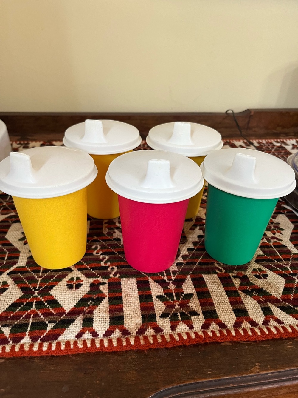 Vintage Tupperware Bell Tumblers 7oz Sippy Cups/ White Sipper Seal Lids - Set 5